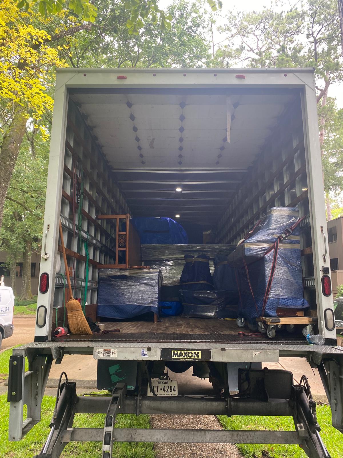 Bayou Movers supporting a Houston residential customer move